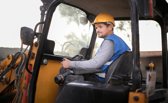 The Heavy Lifters Operators: Their Role and the Earthmoving Operations(图1)